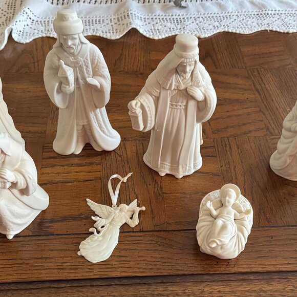 Lenox “Commemorate 2000” Nativity Set – 10 Pieces - Picture 6 of 9